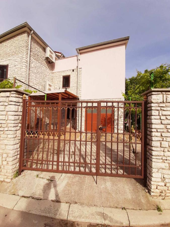 Apartments Izabela Muzic-Fornaric كريس المظهر الخارجي الصورة