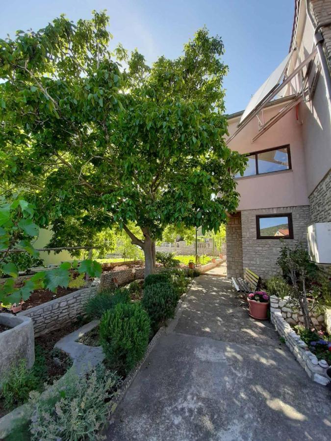 Apartments Izabela Muzic-Fornaric كريس المظهر الخارجي الصورة